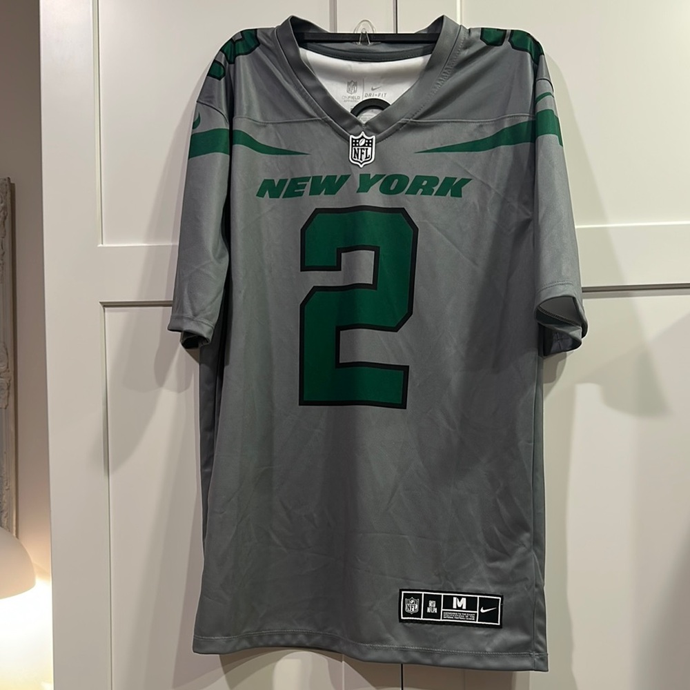 Nike Men's Gray and Green New York Jersey